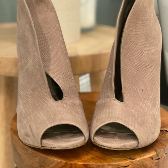 Steve Madden high heeled peep toe in beige snakeskin - Picture 3 of 5